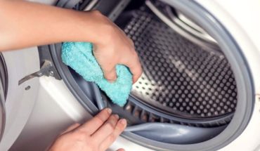Vệ sinh gioăng cao su cửa máy giặt