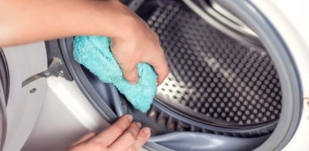 Vệ sinh gioăng cao su cửa máy giặt