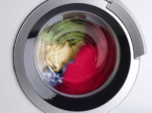 Cách sử dụng máy giặt để vắt quần áo mà không nhăn, hỏng vải