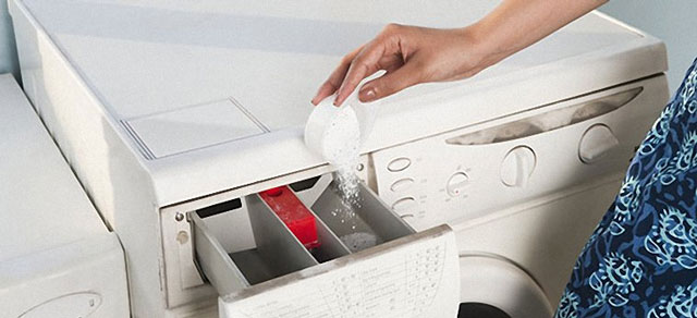 Cho đủ lượng bột giặt cần thiết trong 1 lần giặt