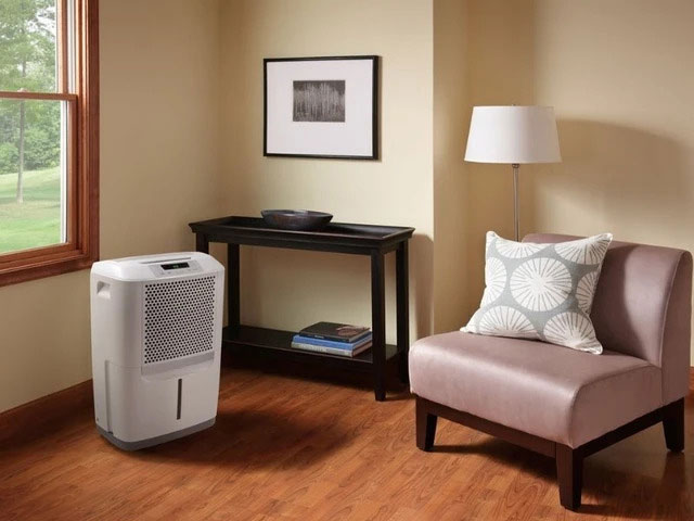 Sử dụng máy hút ẩm để kiểm soát độ ẩm trong phòng